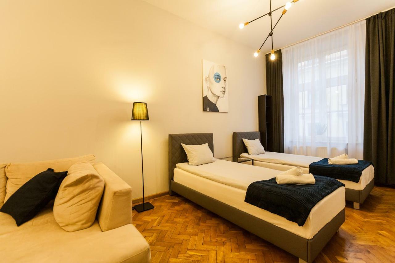 Mikolajska 3 *